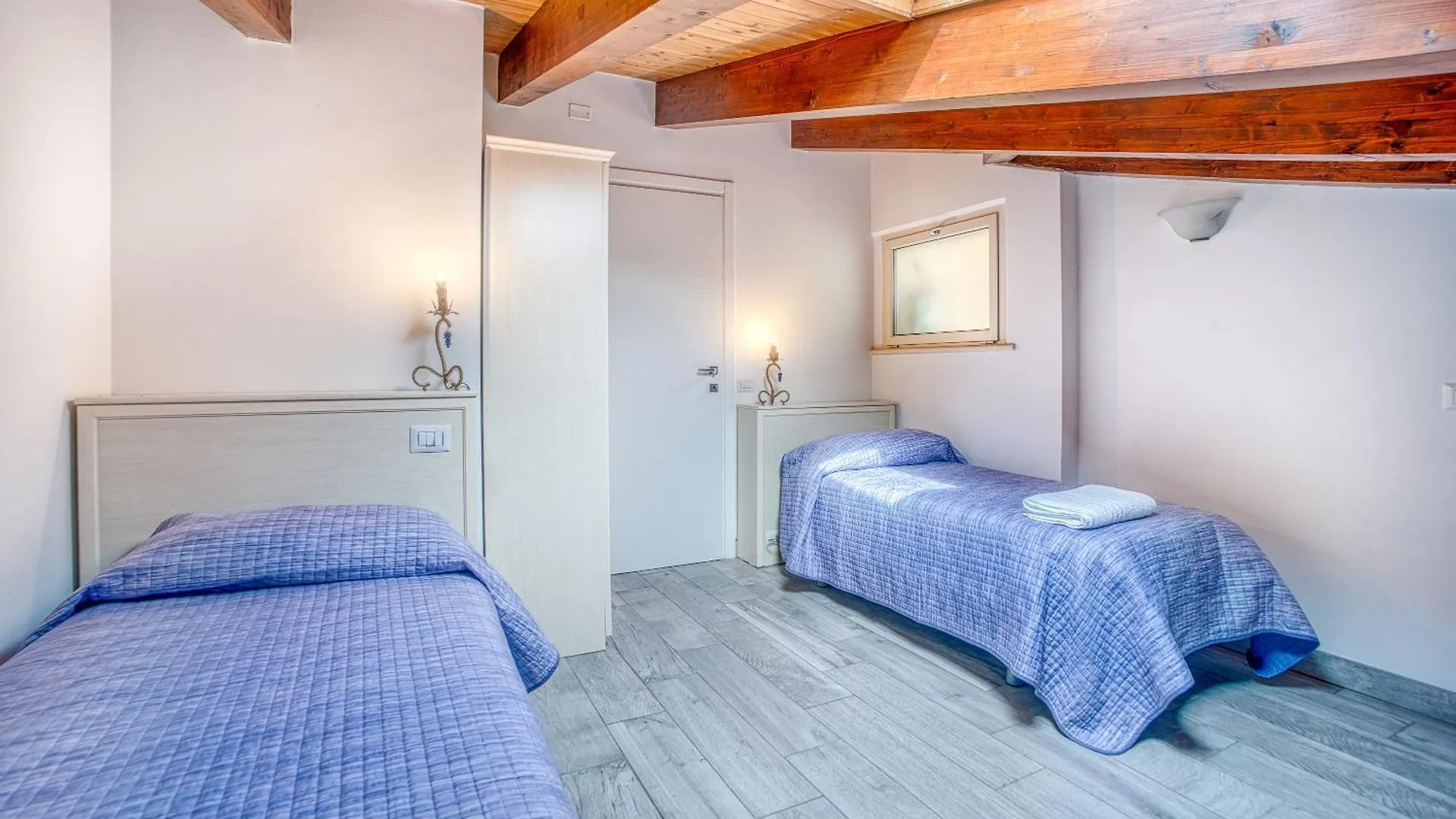 Casavacanzelemore - Casa Zoe Valfabbrica 0*,  Italy