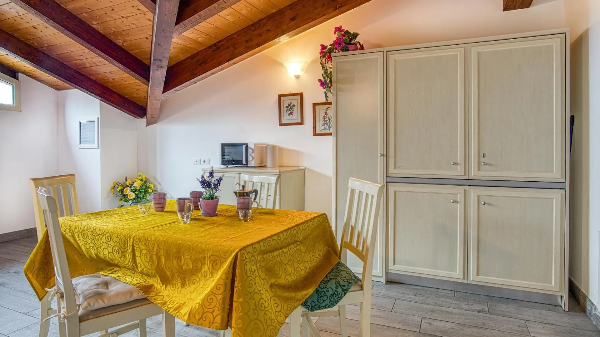 Casavacanzelemore - Casa Zoe Valfabbrica 0*,  Italy